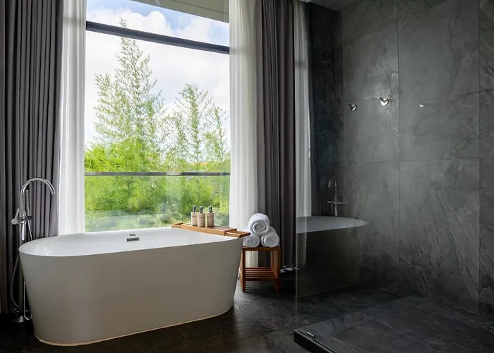 Trident-1 Modern 4br In Batu Bolong, *